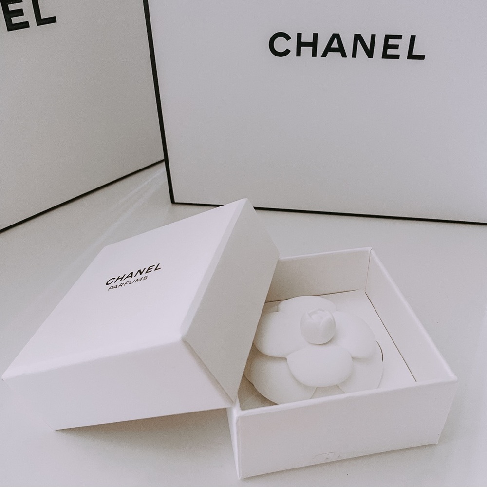 Chanel ceramic Camellia aroma diffuser fragrance flower NEW